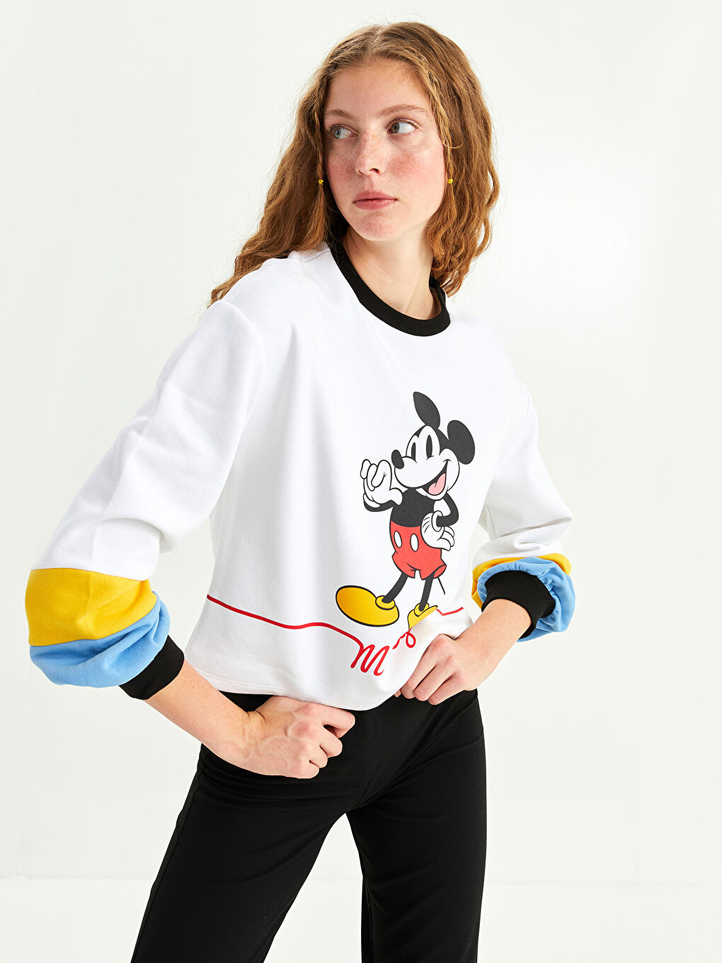 Beyaz Bisiklet Yaka Mickey Mouse Baskılı Kadın Kalın Sweatshirt