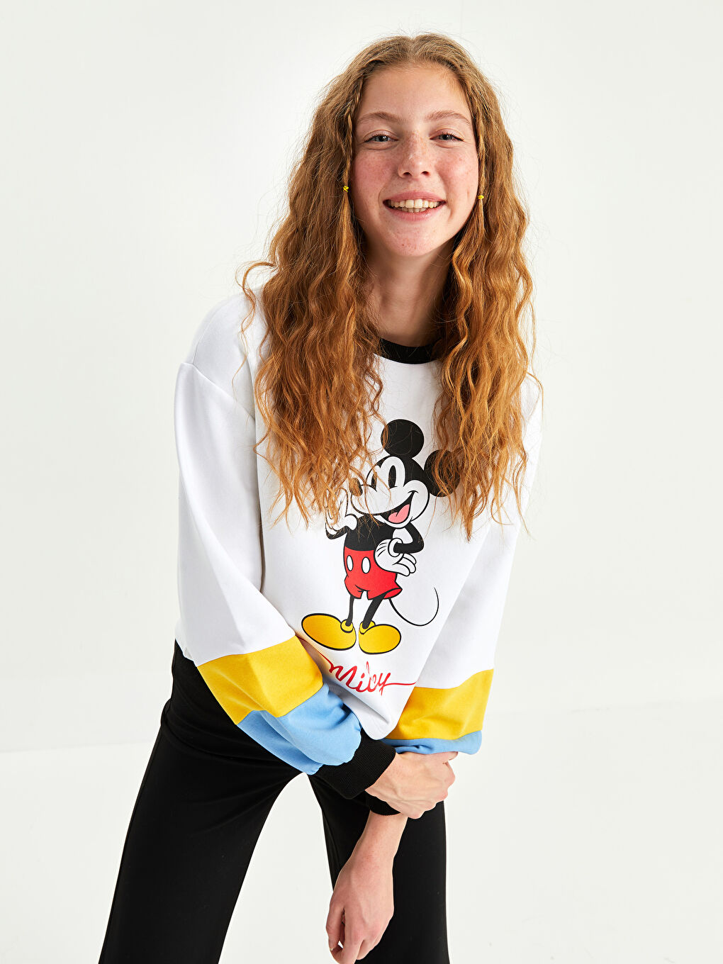 Beyaz Bisiklet Yaka Mickey Mouse Baskılı Kadın Kalın Sweatshirt-1
