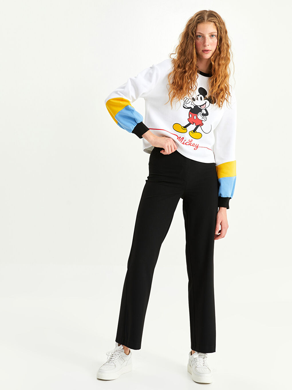 Beyaz Bisiklet Yaka Mickey Mouse Baskılı Kadın Kalın Sweatshirt-2