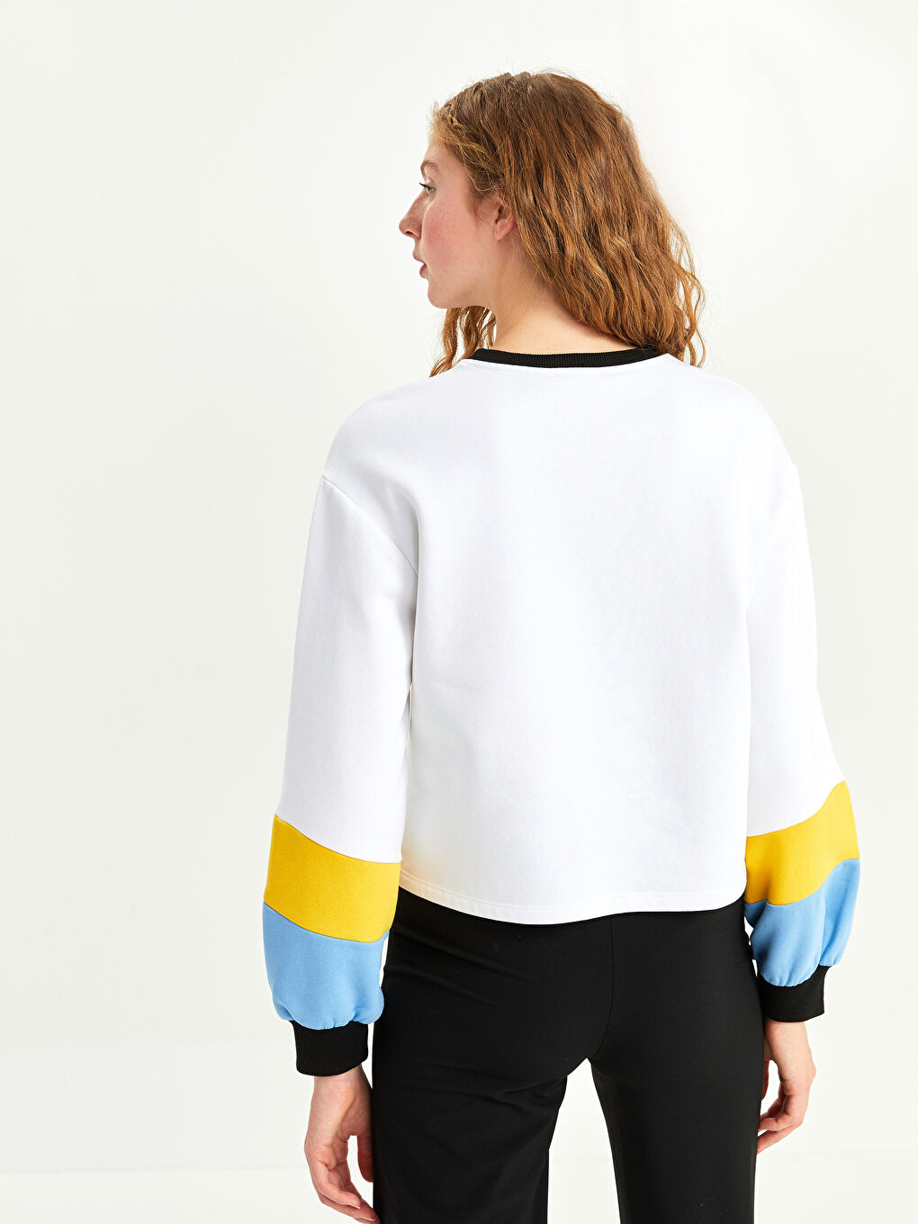 Beyaz Bisiklet Yaka Mickey Mouse Baskılı Kadın Kalın Sweatshirt-4