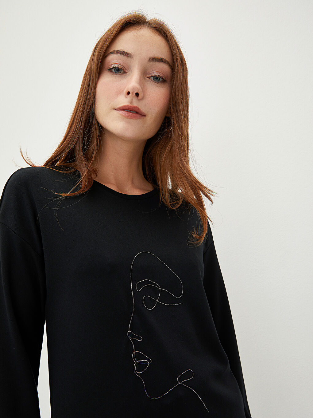 Siyah Bisiklet Yaka Nakışlı Uzun Kollu Kadın Tunik