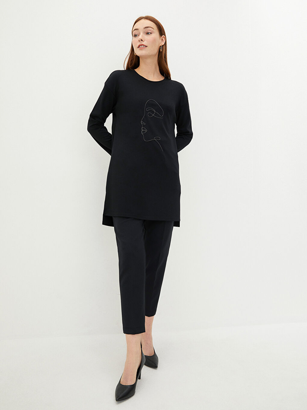 Siyah Bisiklet Yaka Nakışlı Uzun Kollu Kadın Tunik-1