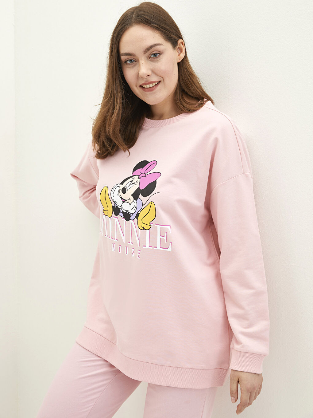 Свитшот большого размера с круглым вырезом, с принтом Минни Маус, с длинным рукавом для женщин-1