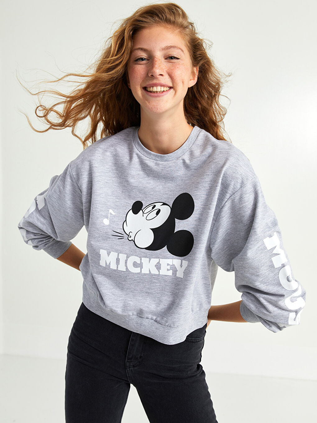 Gri Bisiklet Yaka Mickey Mouse Baskılı Uzun Kollu Kadın Sweatshirt-1