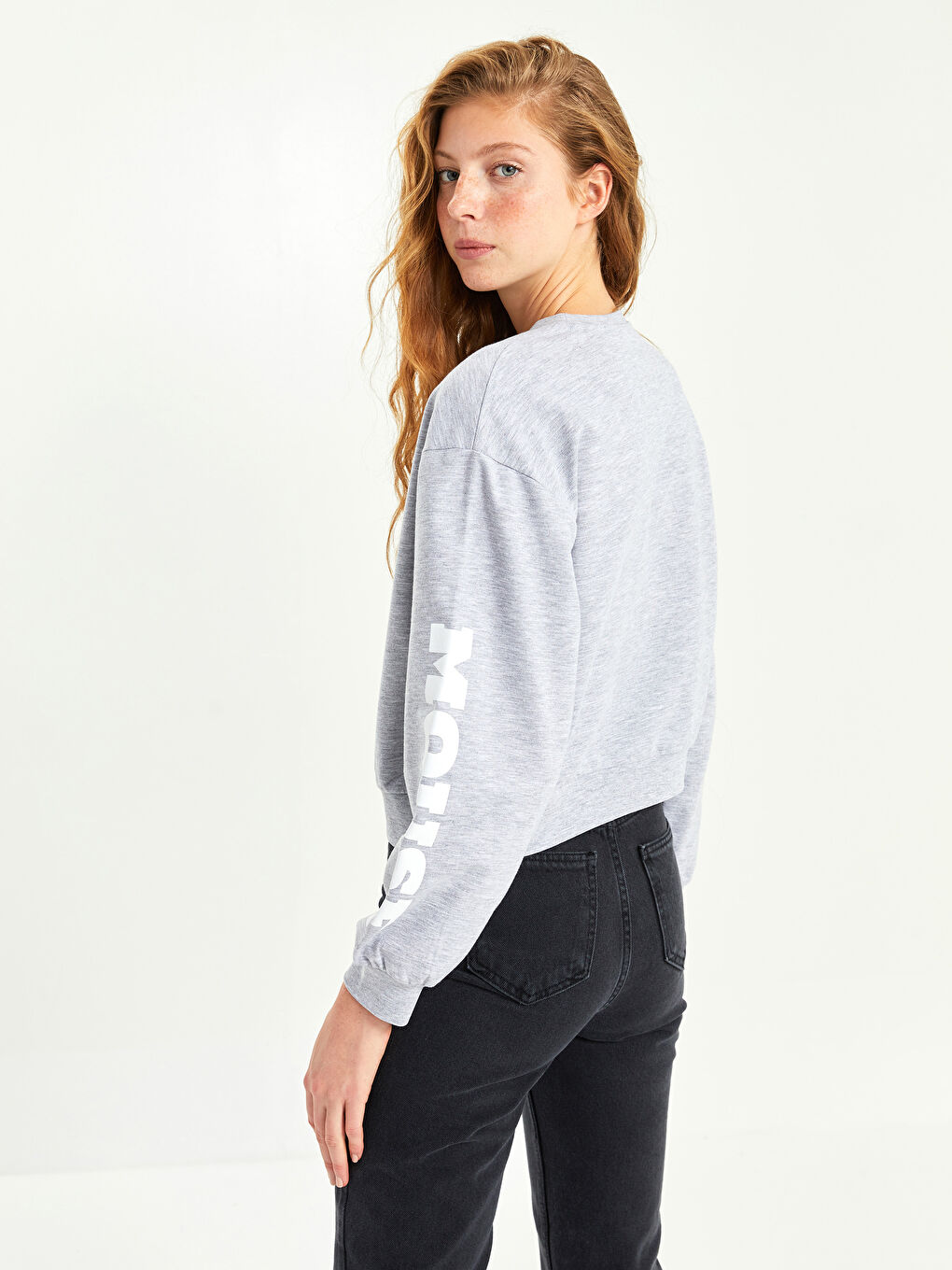 Gri Bisiklet Yaka Mickey Mouse Baskılı Uzun Kollu Kadın Sweatshirt-4