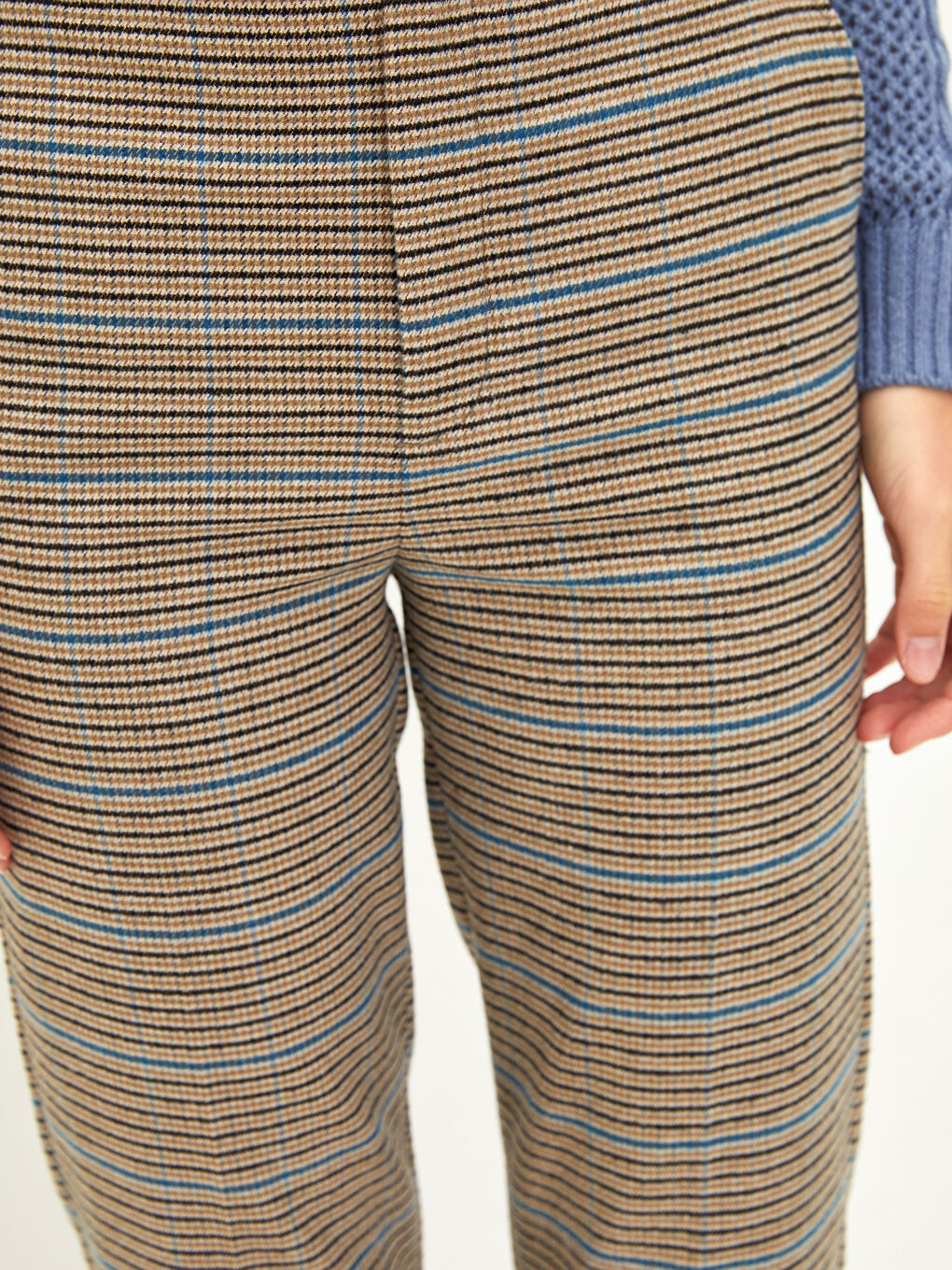 Normal Waist Comfortable Fit Plaid Women Carrot Trousers-3