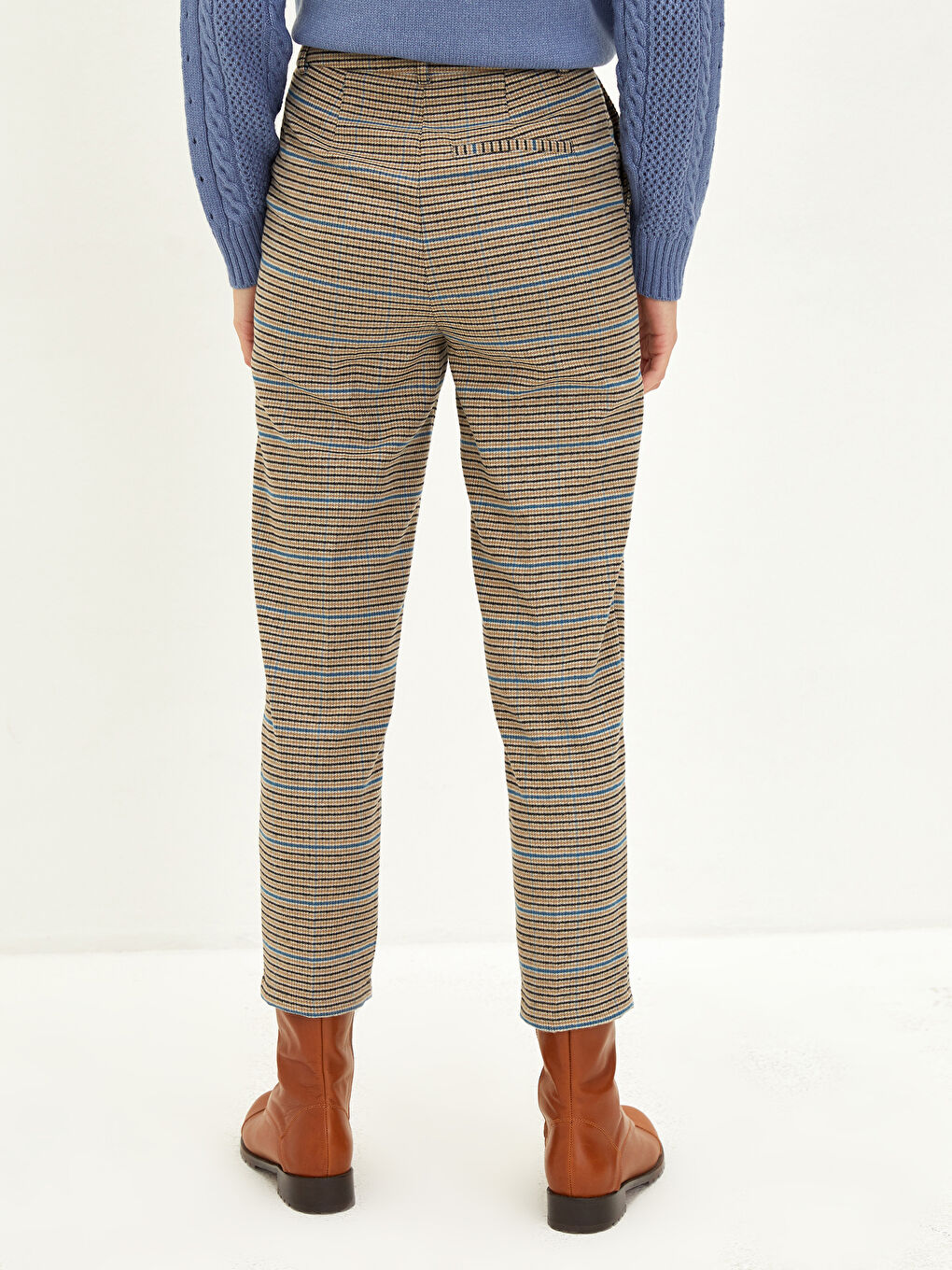 Normal Waist Comfortable Fit Plaid Women Carrot Trousers-5