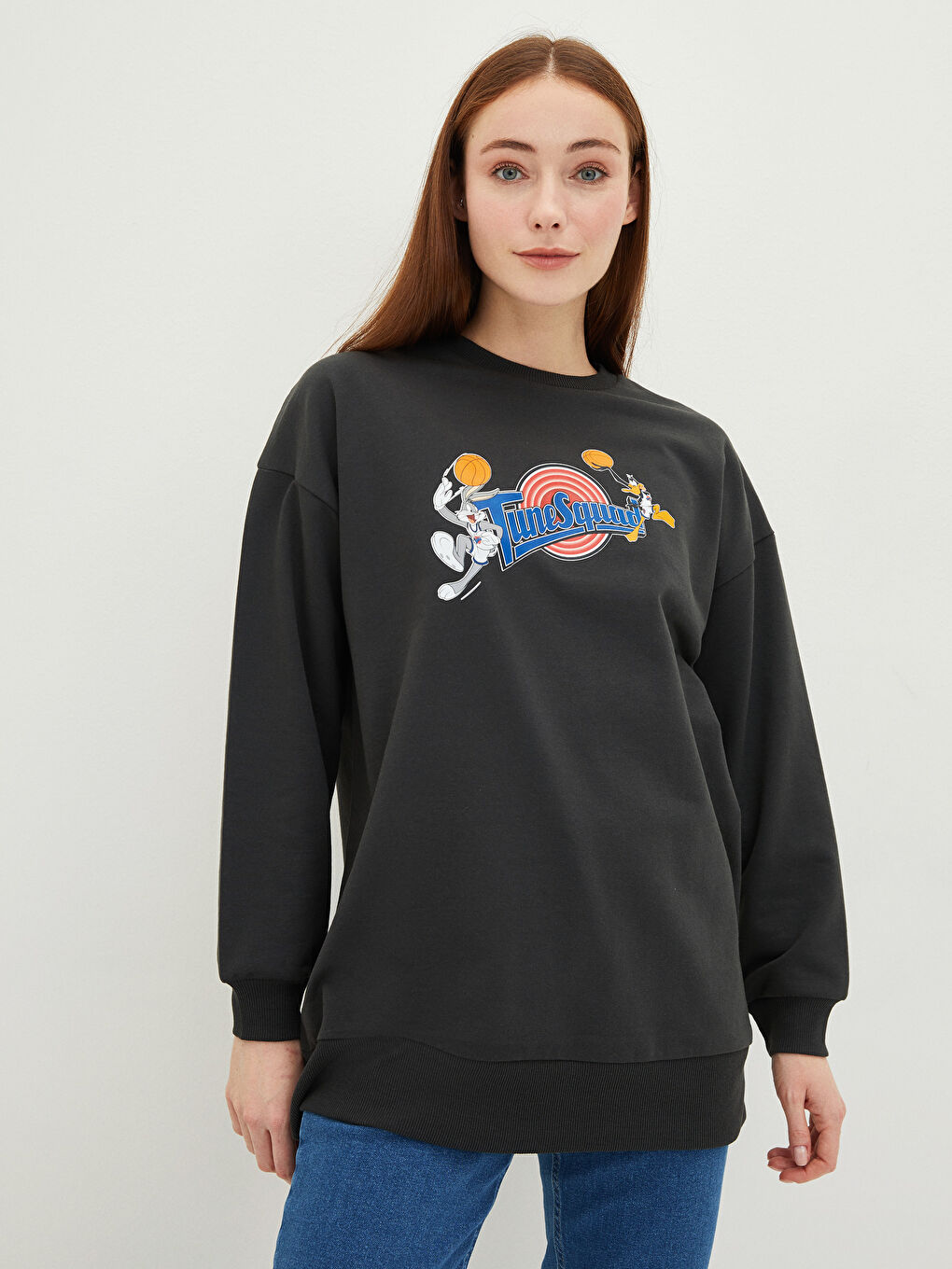 LCW Modest Antrasit Bisiklet Yaka Space Jam Baskılı Uzun Kollu Oversize Kadın Sweatshirt Tunik