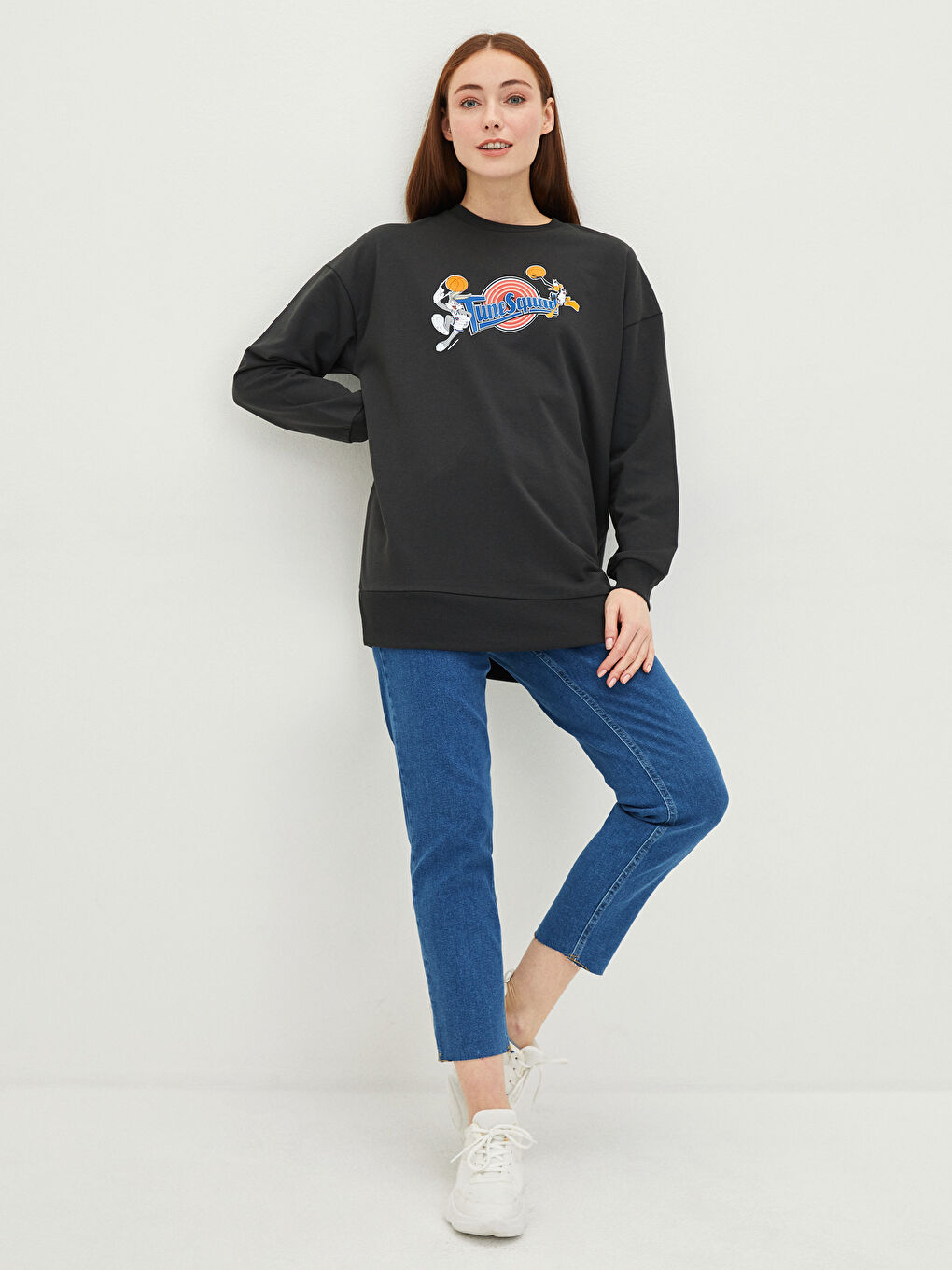 LCW Modest Antrasit Bisiklet Yaka Space Jam Baskılı Uzun Kollu Oversize Kadın Sweatshirt Tunik - 1