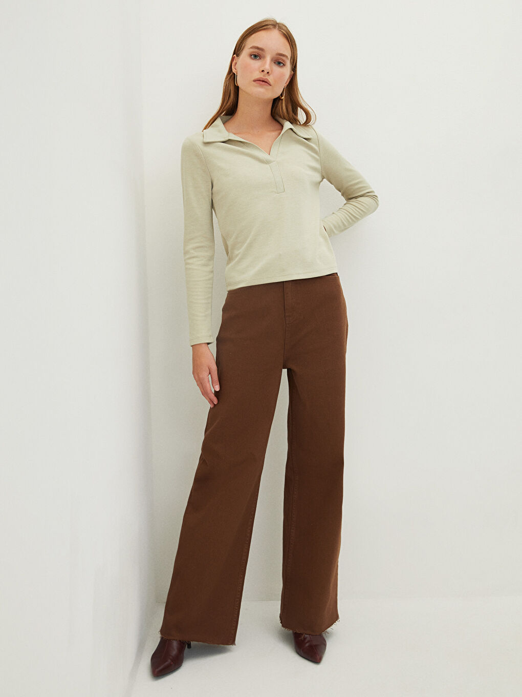 Blugi Standard Fit cu Detalii la Buzunar pentru Femei-1