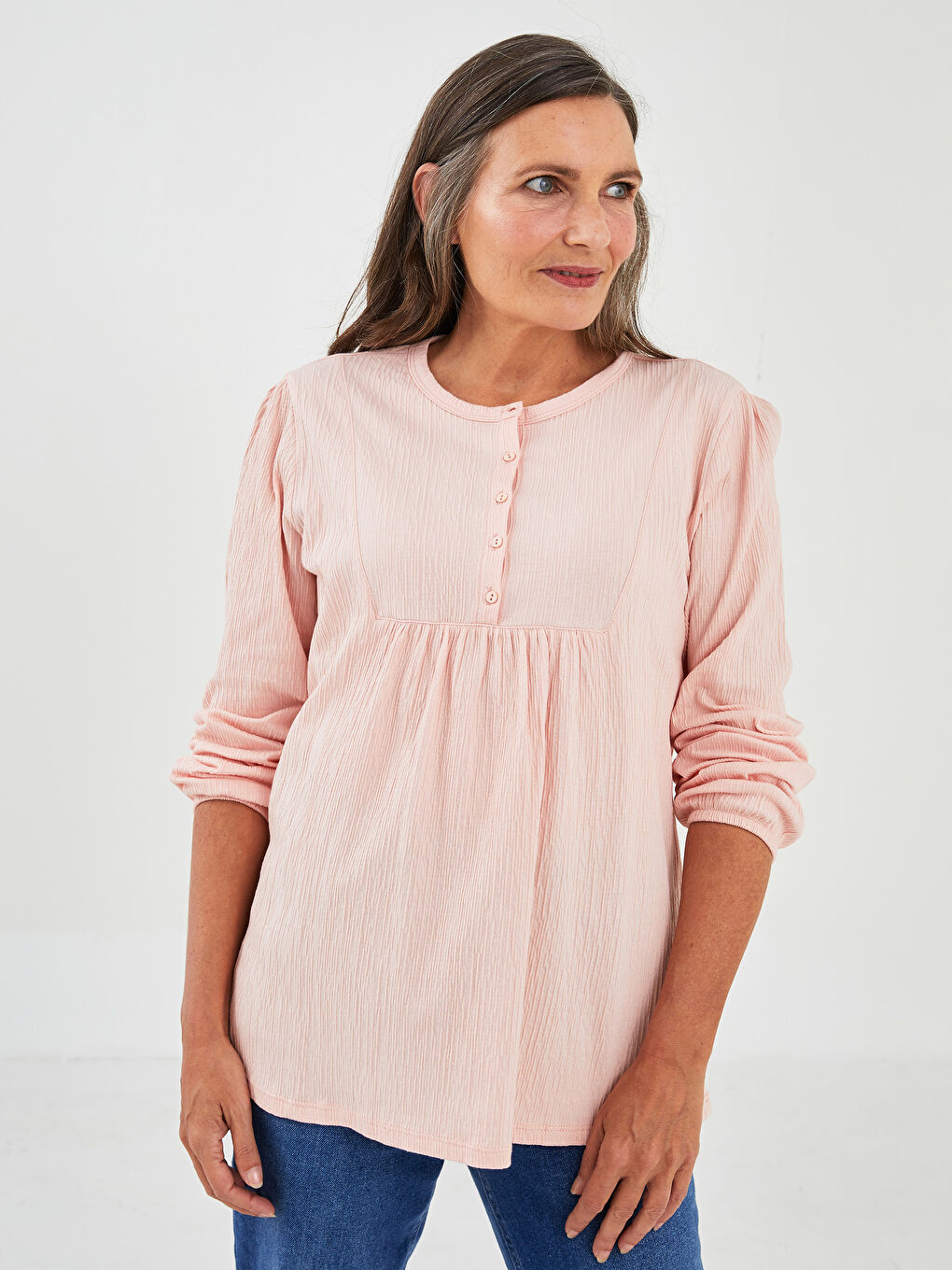 بلوزی قۆڵ درێژ سادە یه‌خه‌ خڕ بۆ ژنان-1