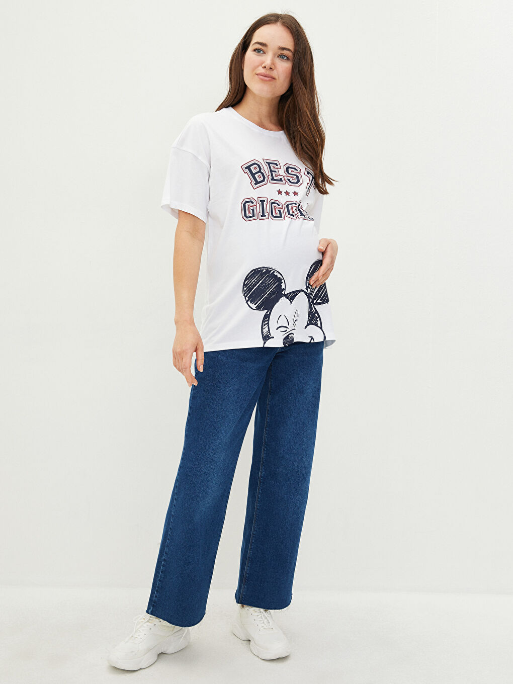 Beyaz Bisiklet Yaka Mickey Mouse Baskılı Kısa Kollu Pamuklu Hamile Tişört-1