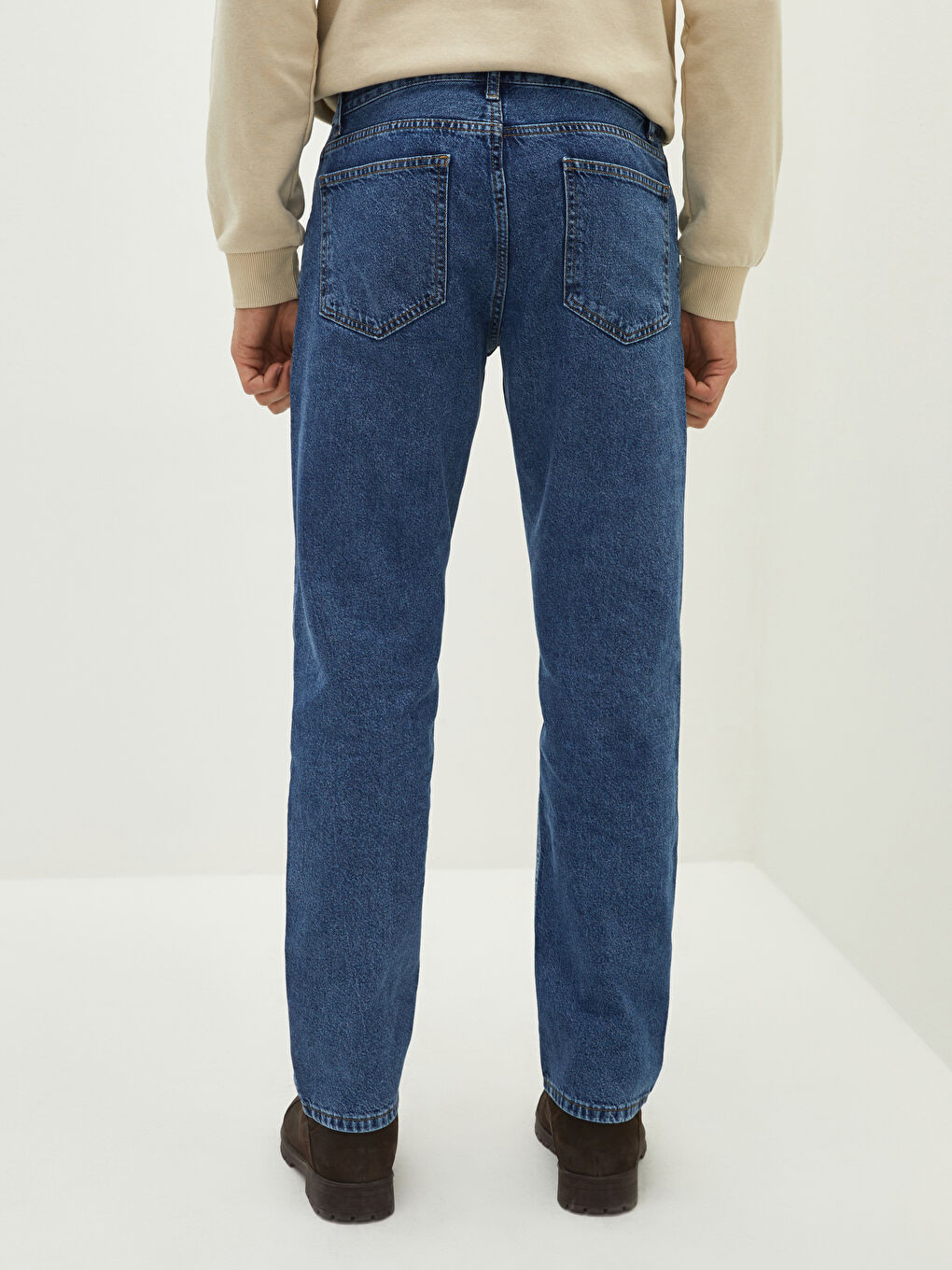 700 Straight Fit Men's Jeans-4