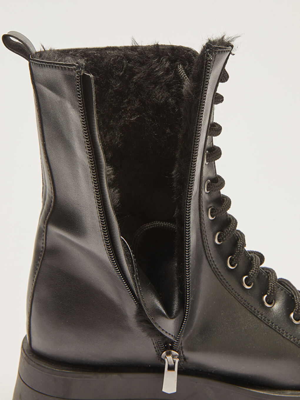 Siyah Deri Görünümlü Bağcık ve Fermuarlı Kadın Kar Botu-3