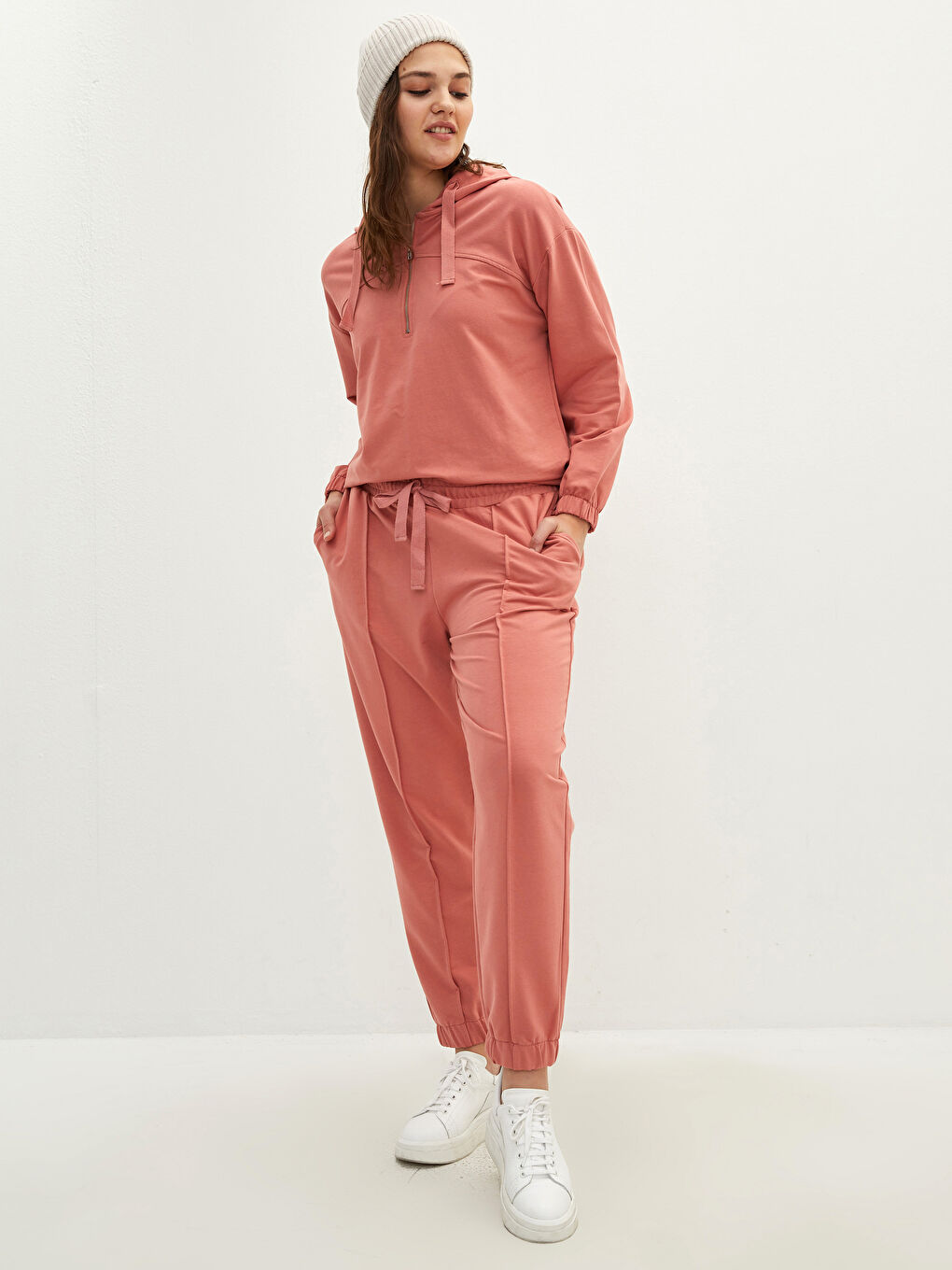 LC WAIKIKI Plus Size Women's Elastic Waist Flat Pocket Detailed Jogger Sweatpants -W1JQ67Z8-GSD