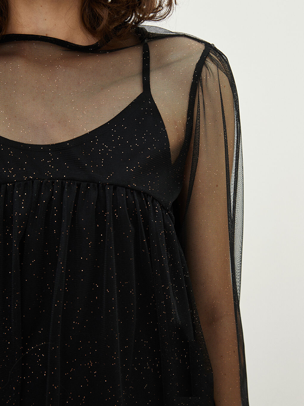 Siyah Bisiklet Yaka Parlak Görünümlü Uzun Kollu Tül Kadın Bluz-3