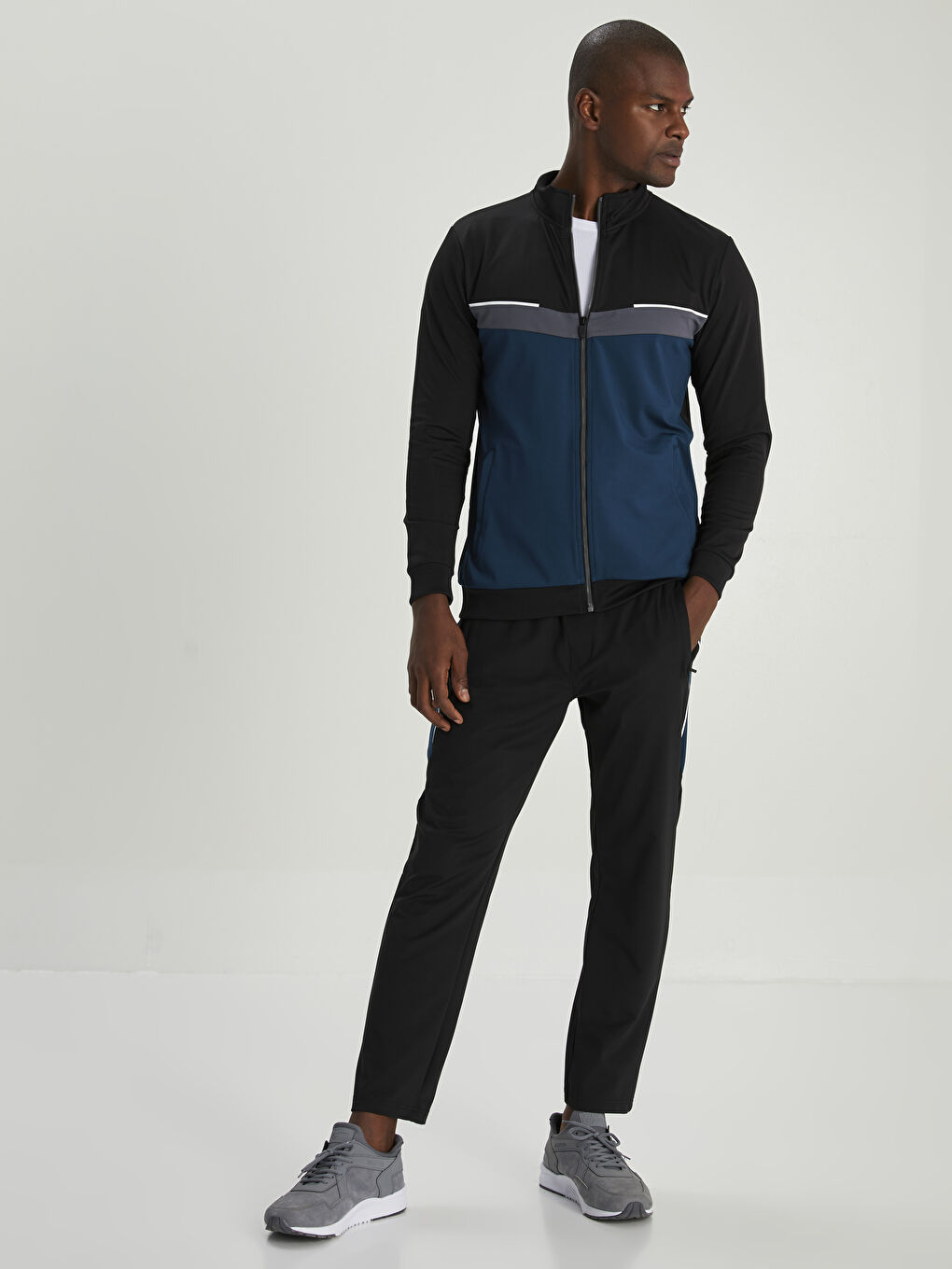 بنطلون رياضي بفتحة عادية للرجال