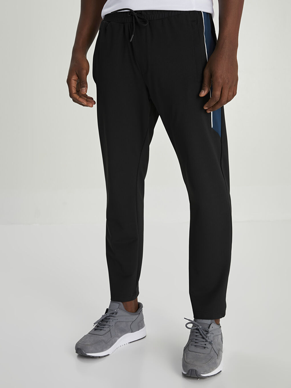 بنطلون رياضي بفتحة عادية للرجال-2