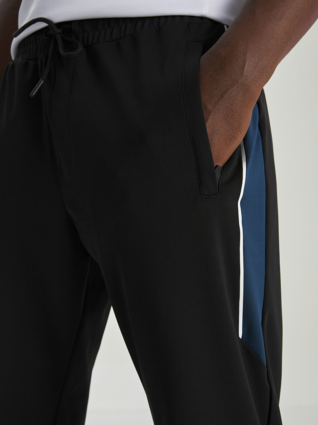 بنطلون رياضي بفتحة عادية للرجال-3