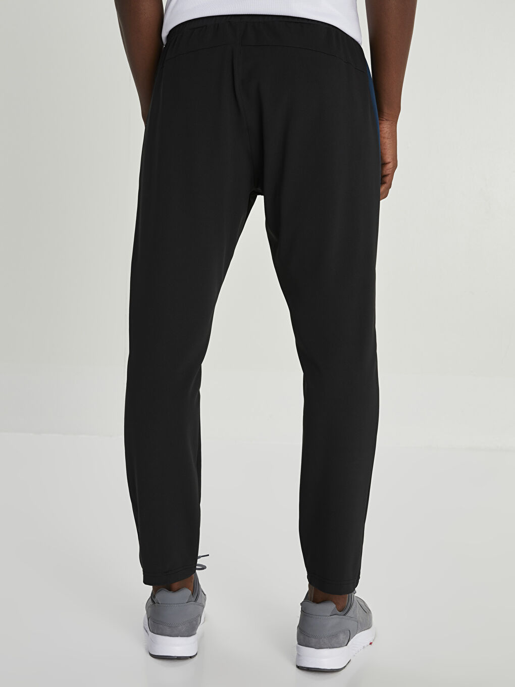 بنطلون رياضي بفتحة عادية للرجال-4