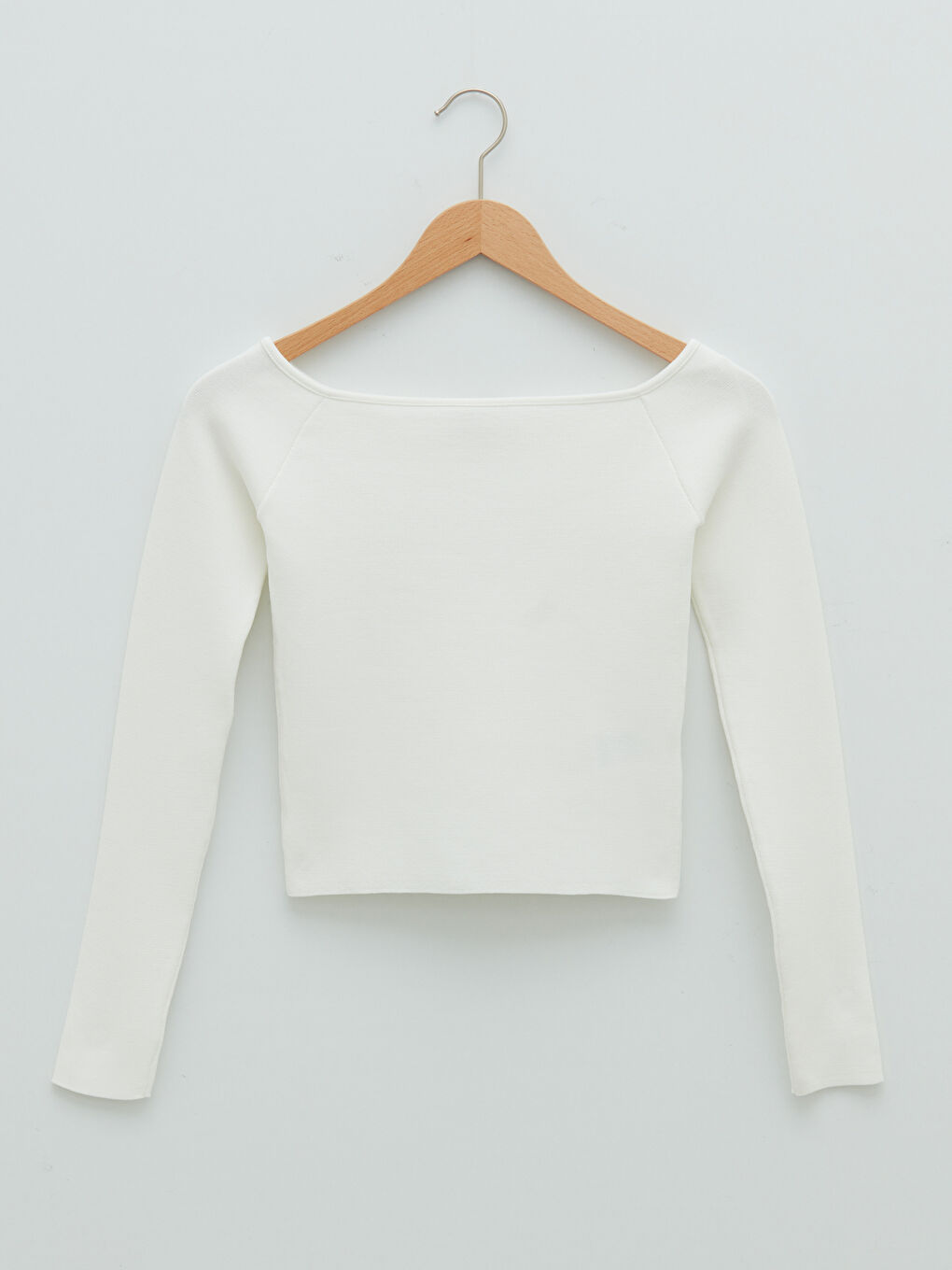 Женский трикотажный свитер с вырезом лодочкой и длинными рукавами-5