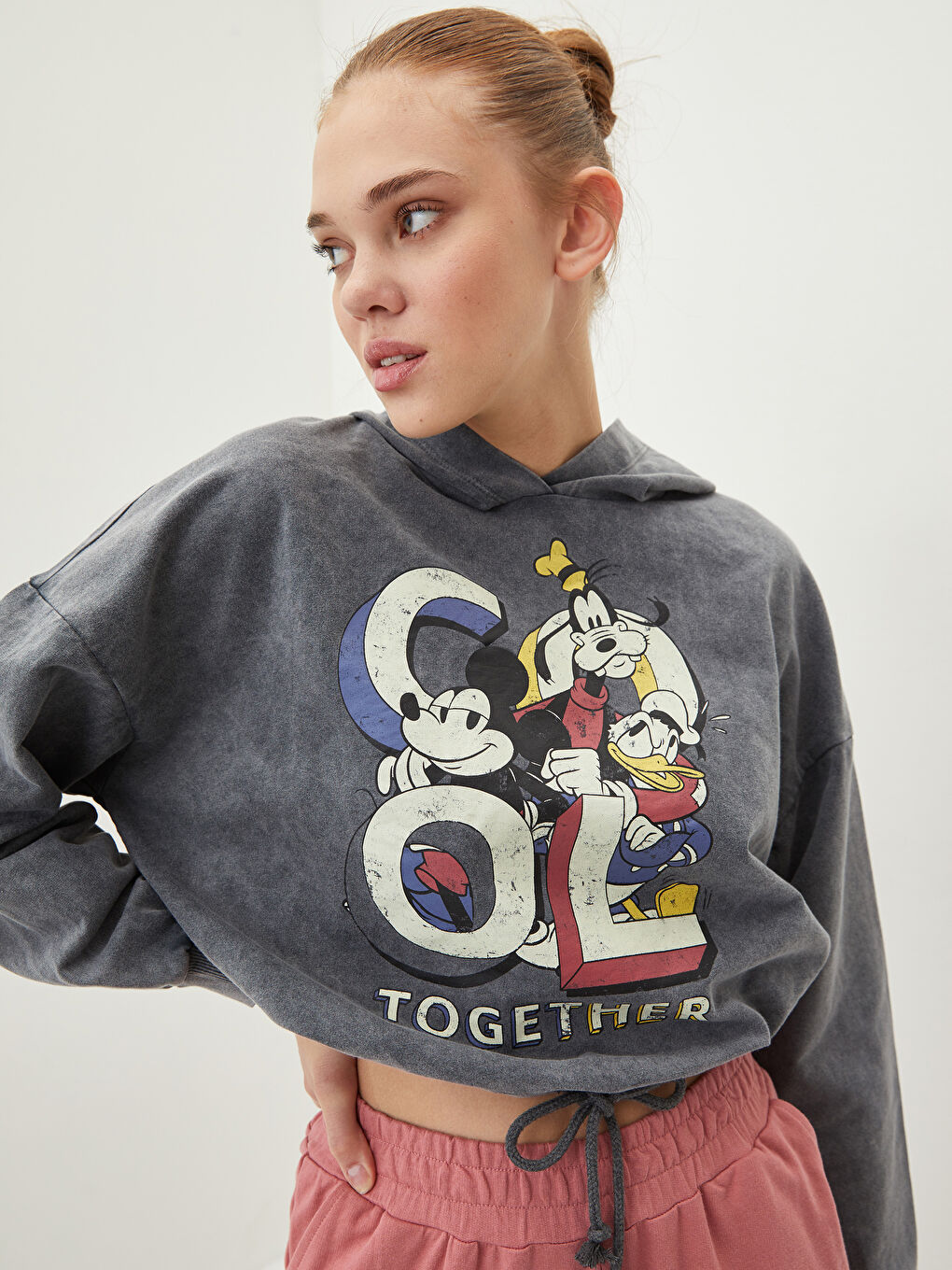 LCW Vision Siyah Kapüşonlu Mickey Mouse Baskılı Uzun Kollu Pamuklu Kadın Sweatshirt - 1