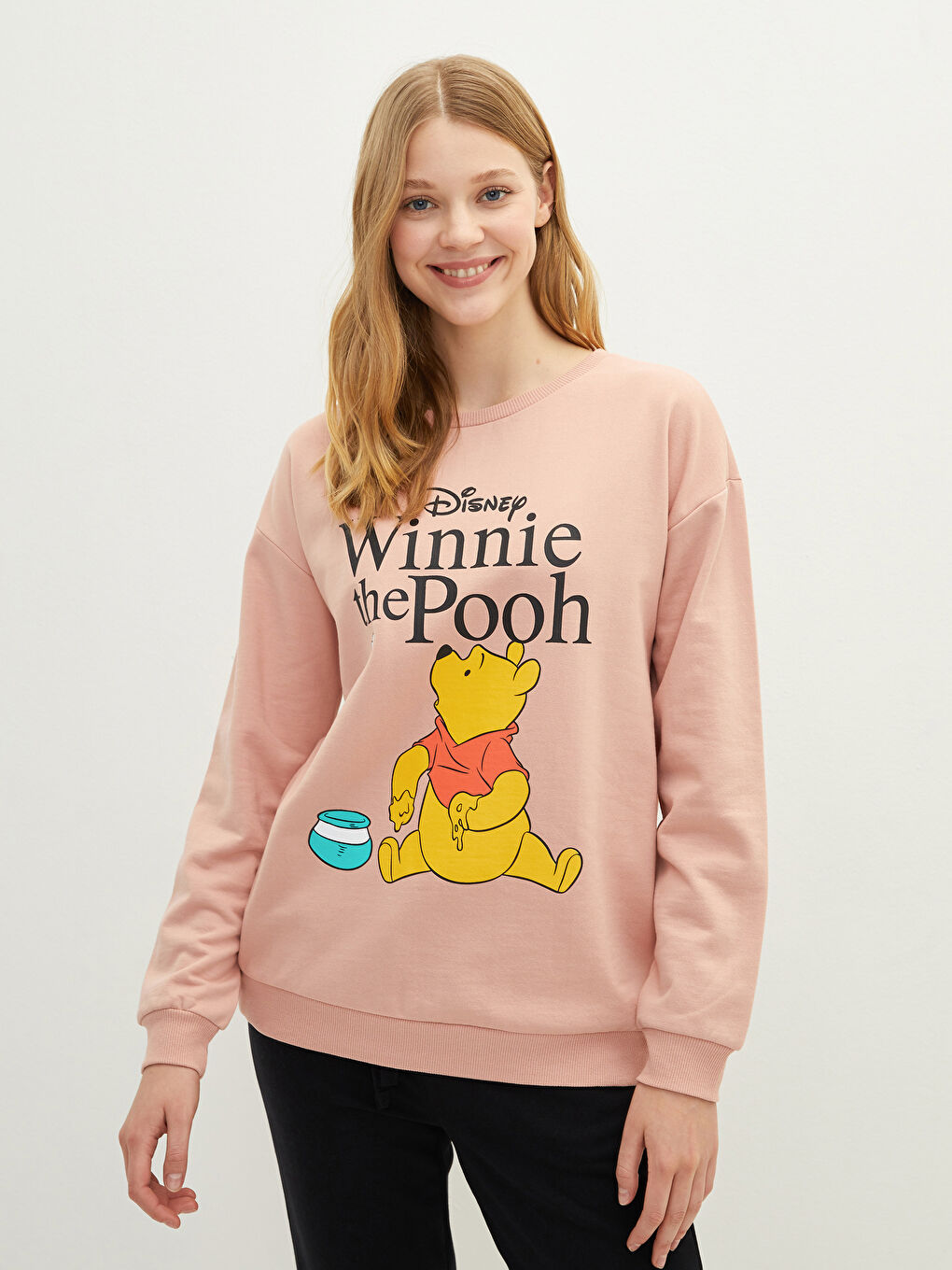 LCW Vision Crew Neck Winnie the Pooh Printed Long Sleeve Women's Sweatshirt -W1JS49Z8-FLK