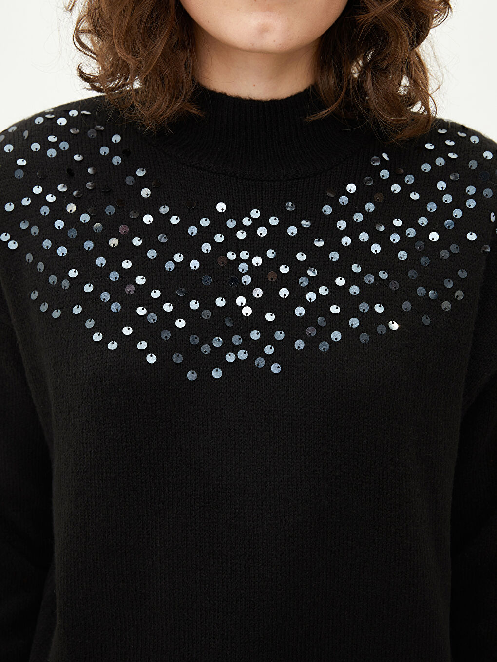 Siyah Yarım Balıkçı Yaka Pul İşlemeli Uzun Kollu Kadın Triko Kazak-3