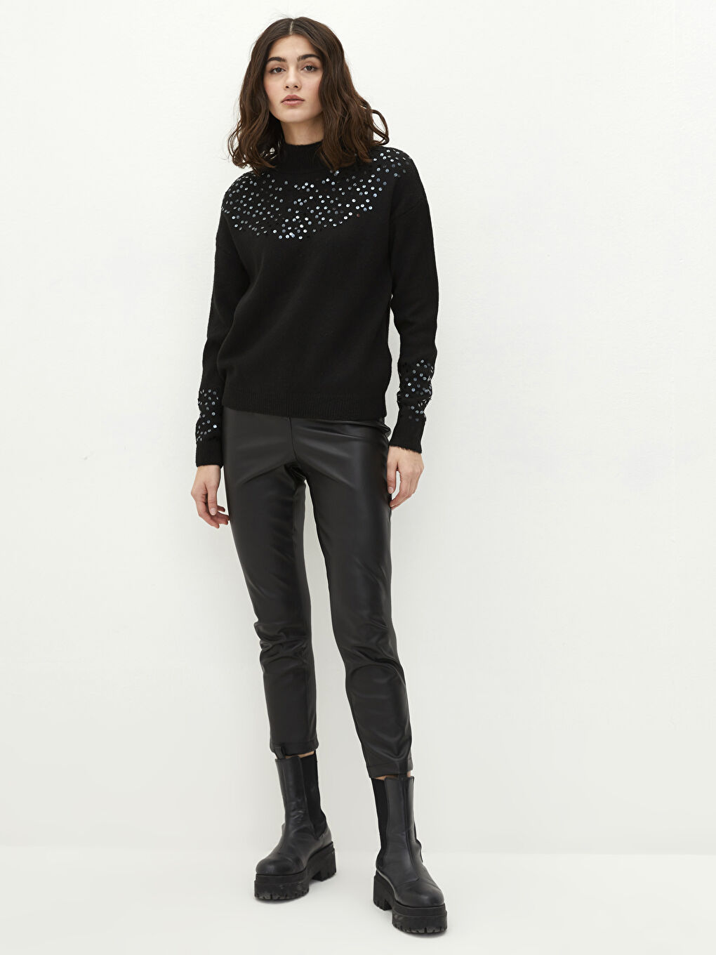 Siyah Yarım Balıkçı Yaka Pul İşlemeli Uzun Kollu Kadın Triko Kazak-2