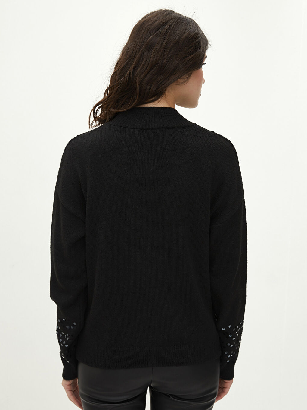 Siyah Yarım Balıkçı Yaka Pul İşlemeli Uzun Kollu Kadın Triko Kazak-4