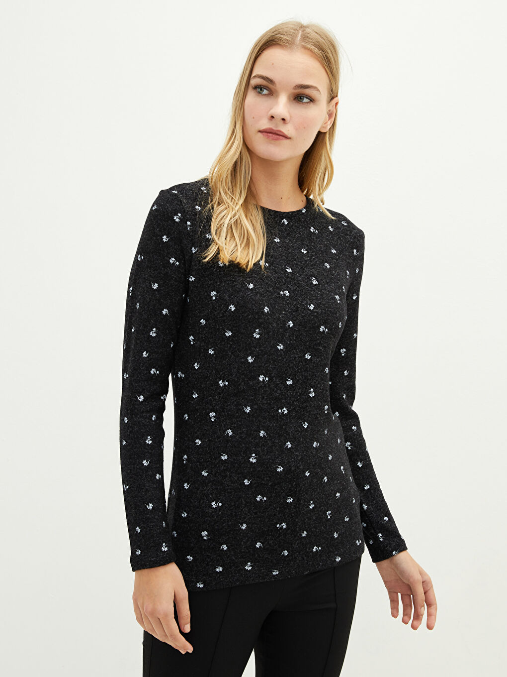 Siyah Bisiklet Yaka Baskılı Uzun Kollu Kadın Tişört-1