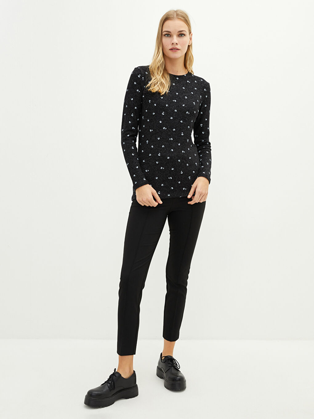 Siyah Bisiklet Yaka Baskılı Uzun Kollu Kadın Tişört-2