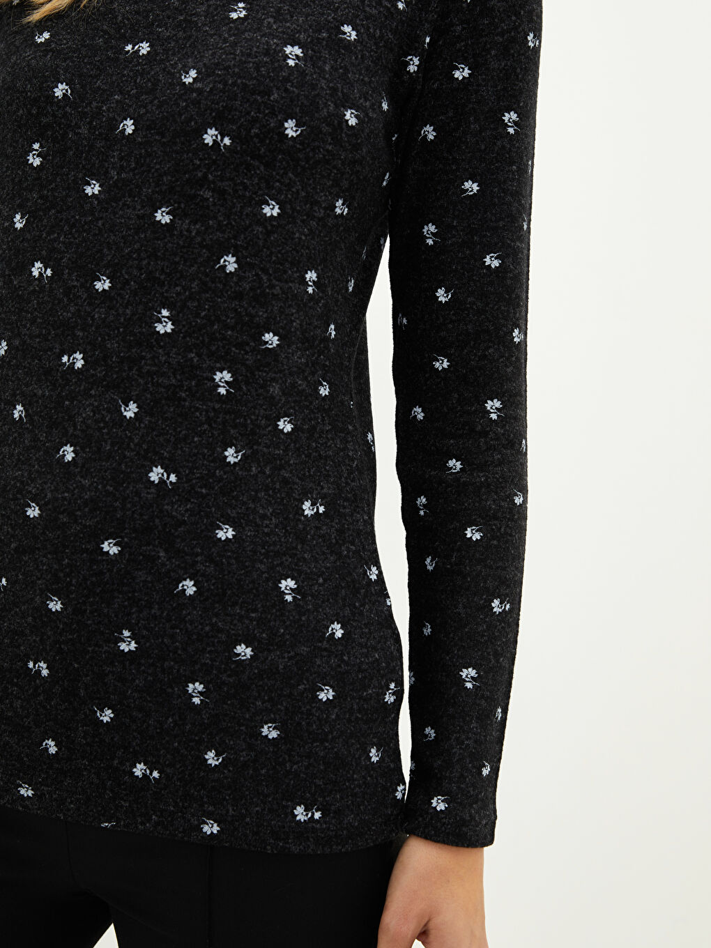 Siyah Bisiklet Yaka Baskılı Uzun Kollu Kadın Tişört-3