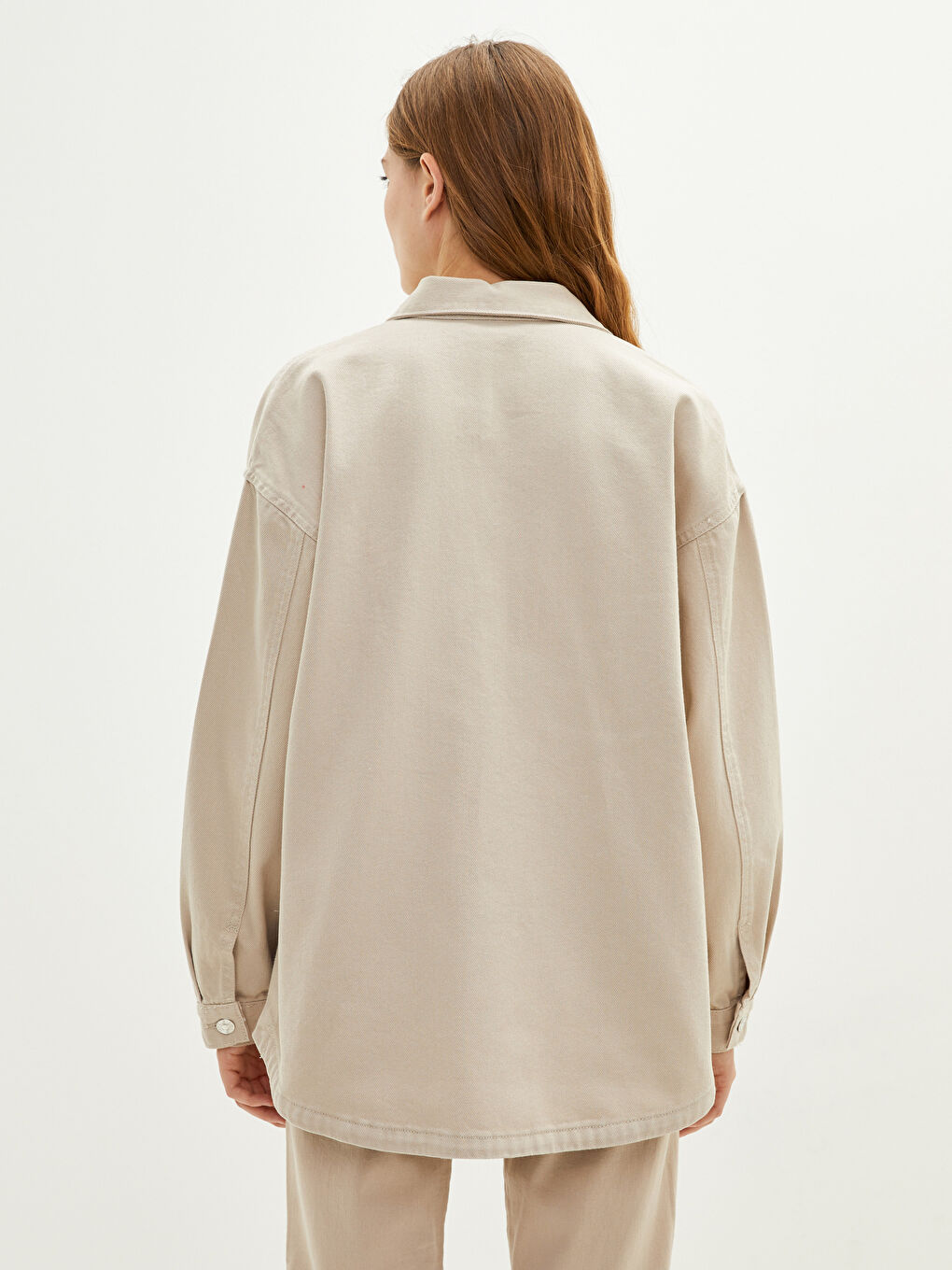 Bej Önden Düğme Kapamalı Düz Cep Detaylı Uzun Kollu Kadın Jean Gömlek Ceket-4