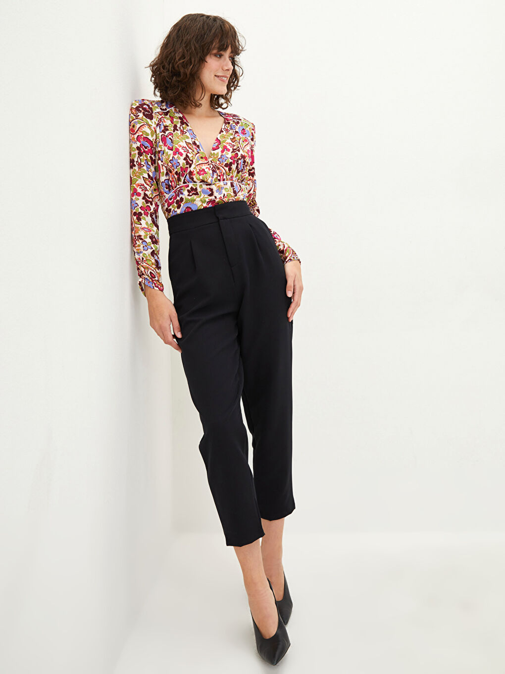 Ekru Kruvaze Yaka Desenli Uzun Kollu Viskon Kadın Bluz-2