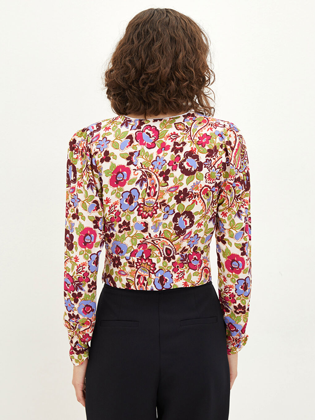 Ekru Kruvaze Yaka Desenli Uzun Kollu Viskon Kadın Bluz-4