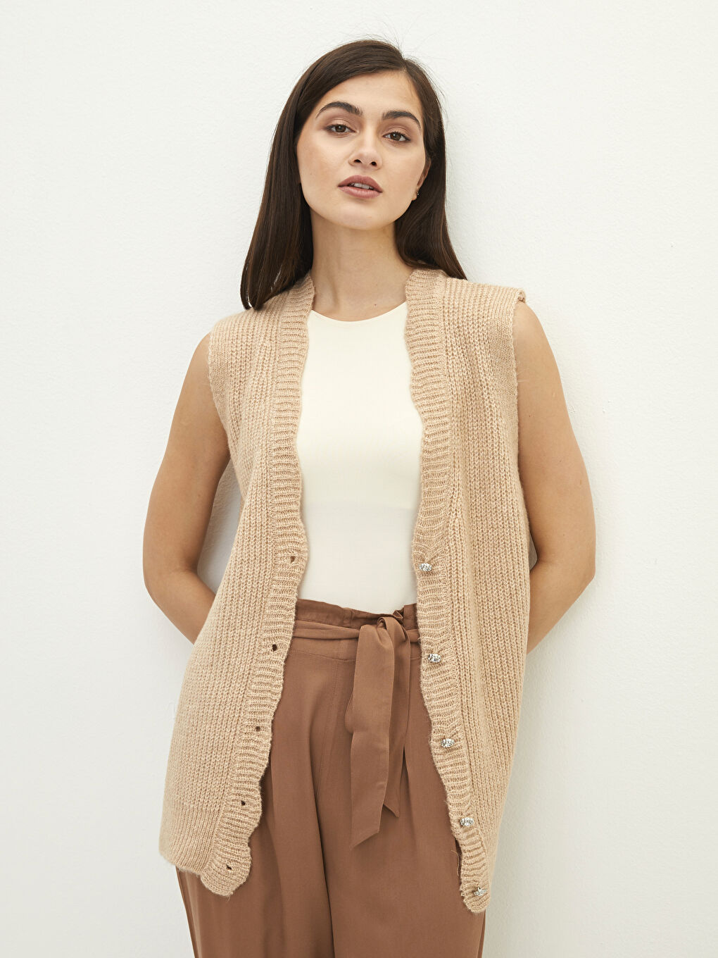 Bej V Yaka Kadın Triko Yelek