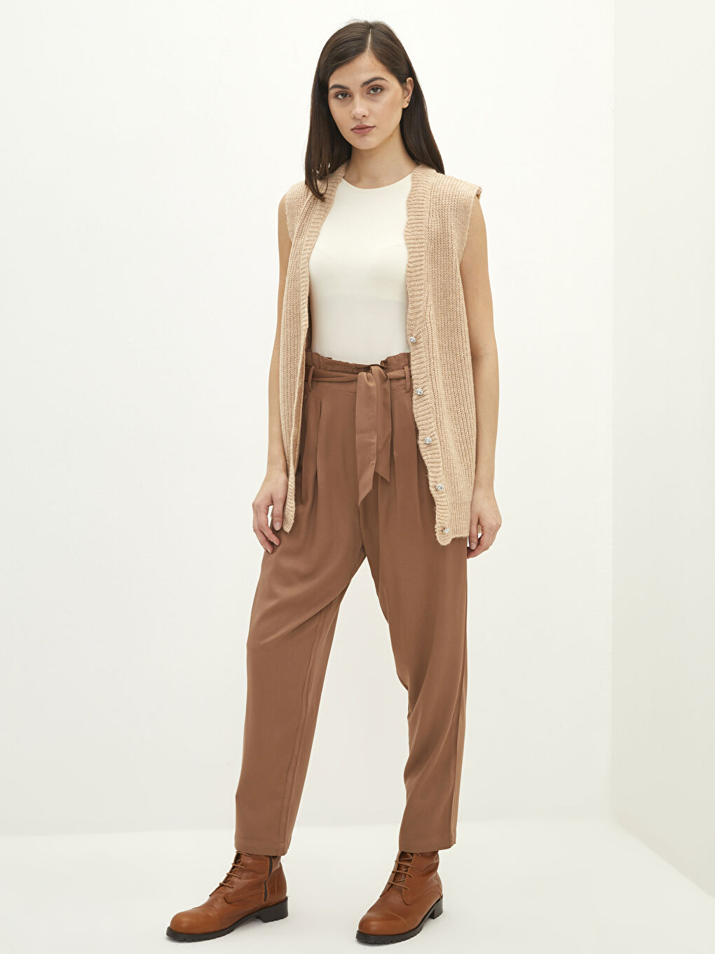 Bej V Yaka Kadın Triko Yelek-2