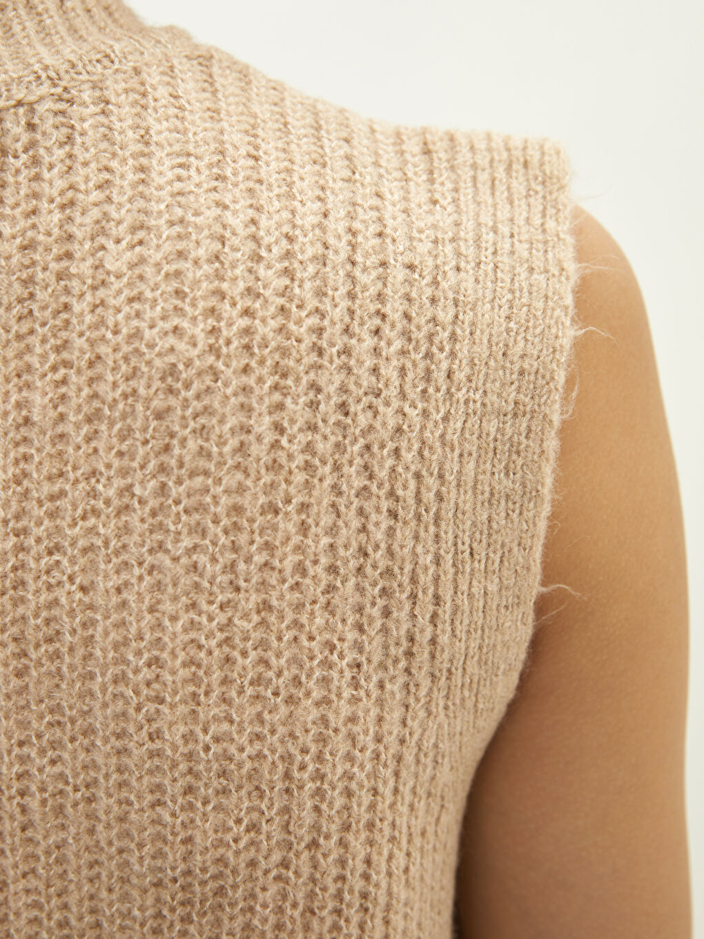 Bej V Yaka Kadın Triko Yelek-3