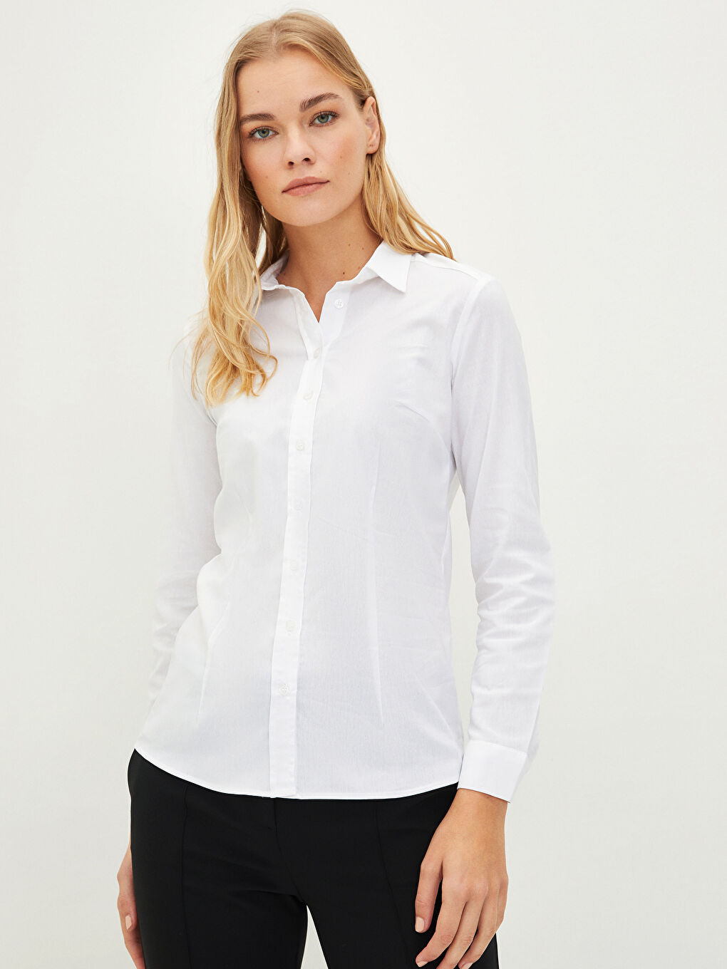 Beyaz Önden Düğme Kapamalı Düz Uzun Kollu Poplin Kadın Gömlek
