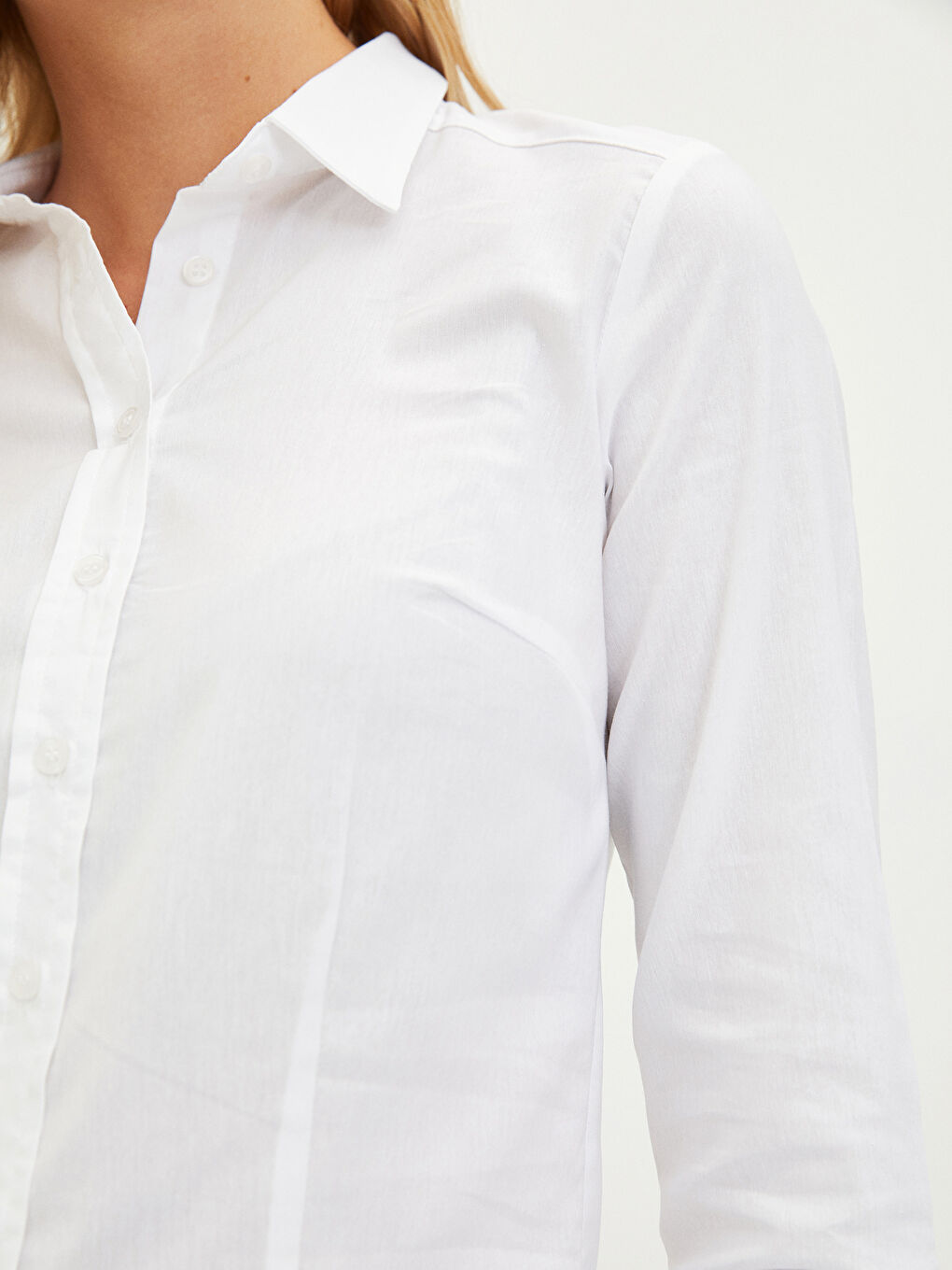 Beyaz Önden Düğme Kapamalı Düz Uzun Kollu Poplin Kadın Gömlek-2