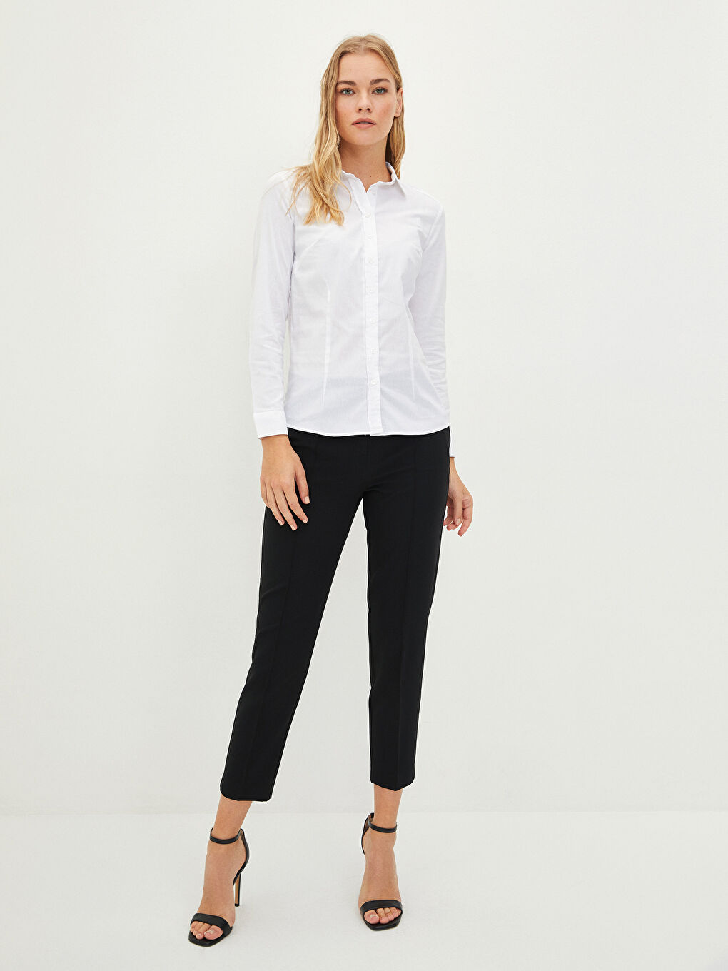 Beyaz Önden Düğme Kapamalı Düz Uzun Kollu Poplin Kadın Gömlek-3