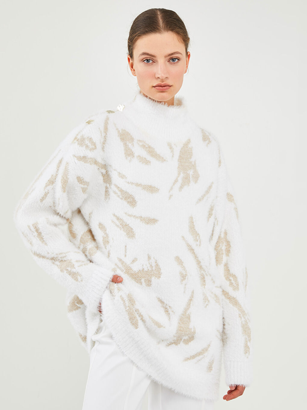 Ekru GAMZE SARAÇOĞLU X LCW VISION KADIN TRİKO KAZAK - YARIM BALIKÇI YAKA DESENLİ UZUN KOLLU OVERSİZE-1