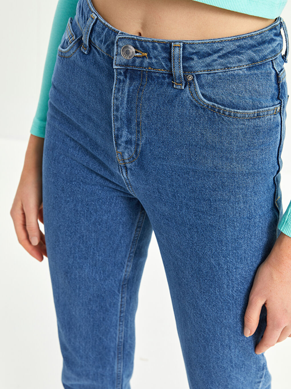 XSIDE Orta Mavi Yüksek Bel Mom Fit Cep Detaylı Kadın Jean Pantolon - 2