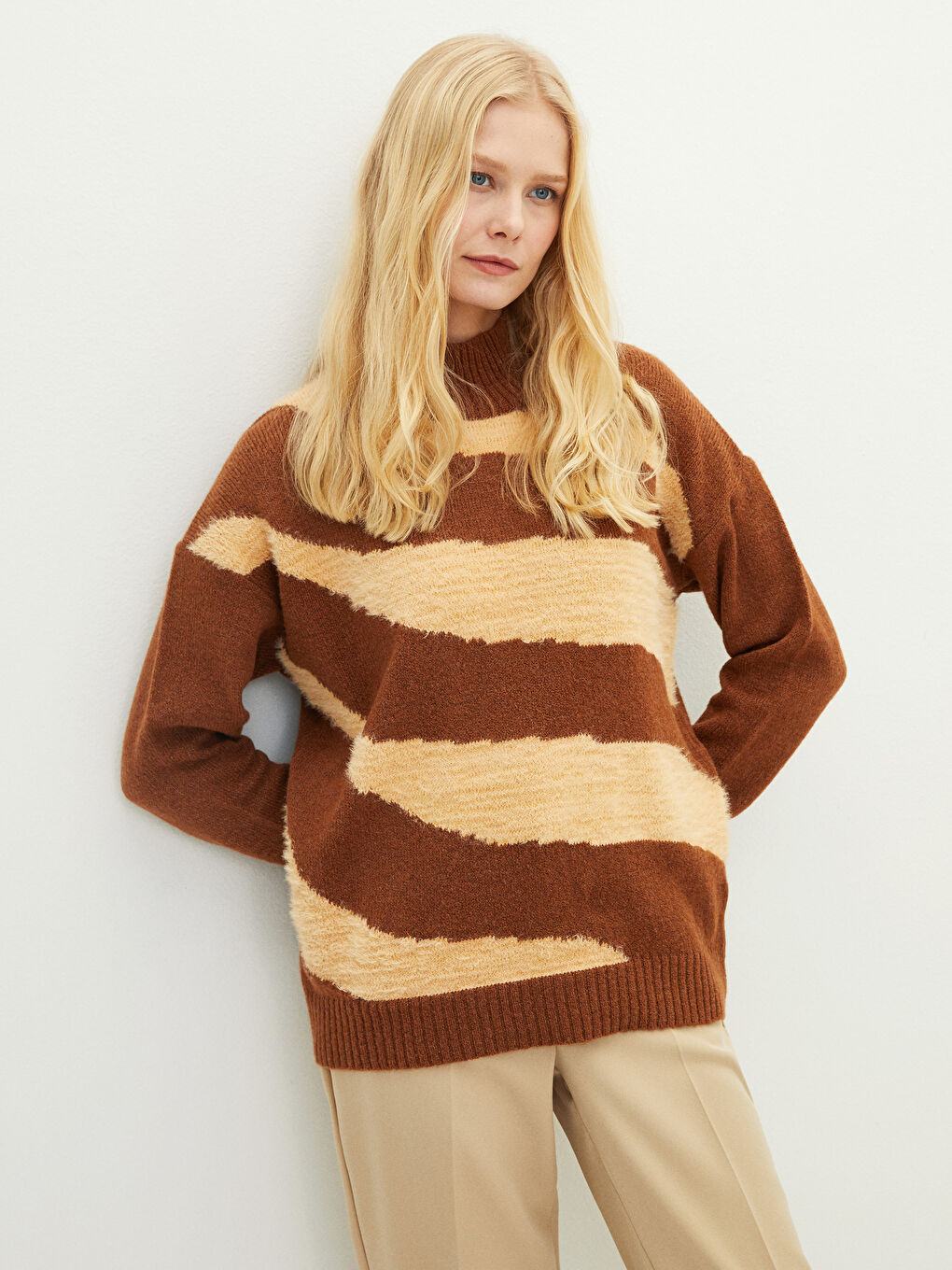 LCWAIKIKI Classic Half Turtleneck Long Sleeve Women's Tricot Sweater with Color Block -W1JU91Z8-RXK