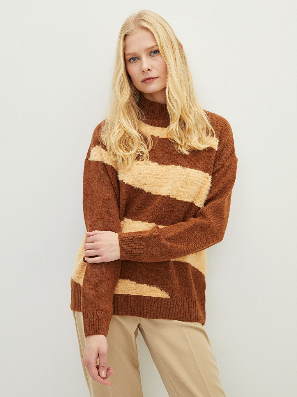 LCWAIKIKI Classic Half Turtleneck Long Sleeve Women's Tricot Sweater with Color Block -W1JU91Z8-RXK