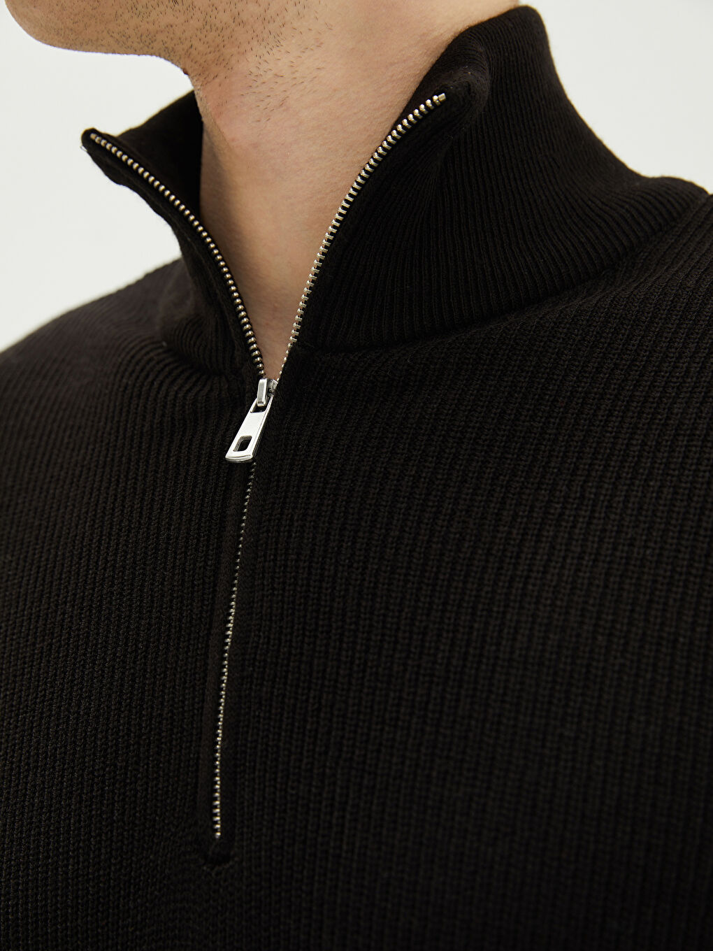 Siyah Dik Yaka Uzun Kollu Erkek Triko Kazak-3