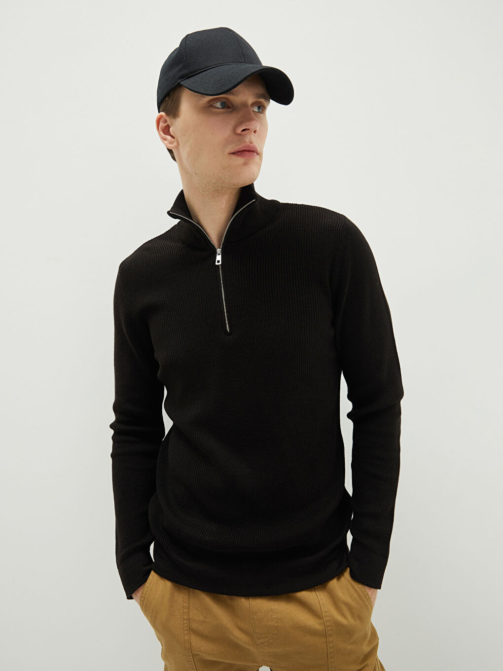 Siyah Dik Yaka Uzun Kollu Erkek Triko Kazak-1