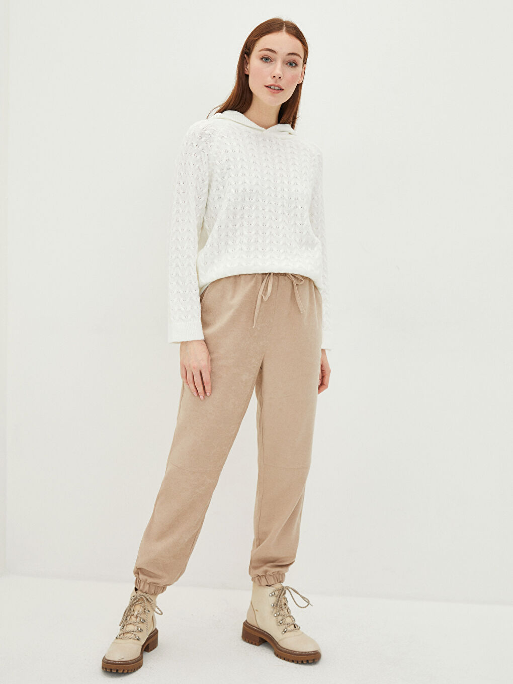 Ženske Jogger Pantalone sa Elastičnim Strukem i Detaljima Džepova