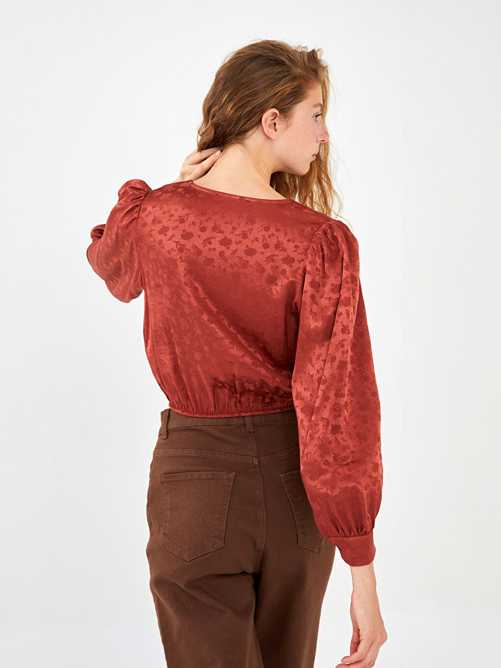 Kahverengi Kruvaze Yaka Kendinden Desenli Uzun Kollu Kadın Bluz-5